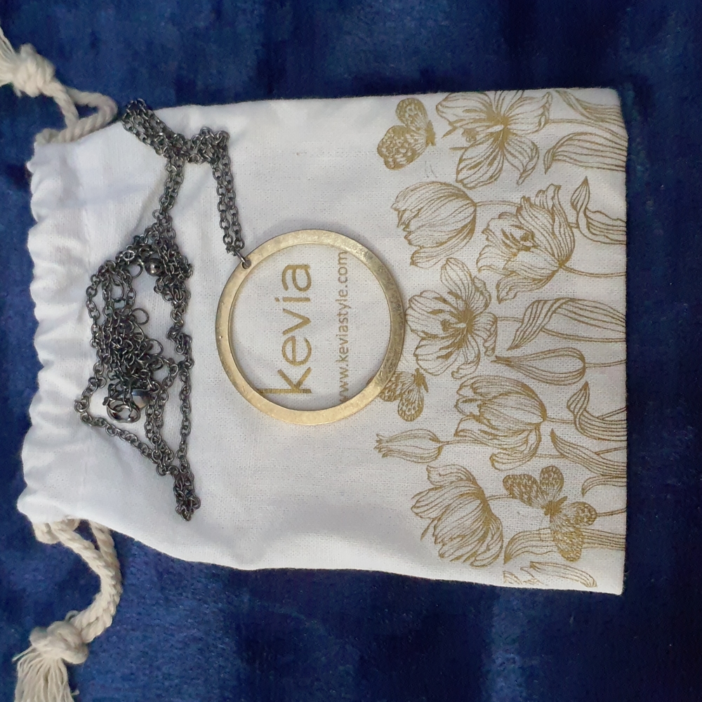 Kevia Style Circular Pendant